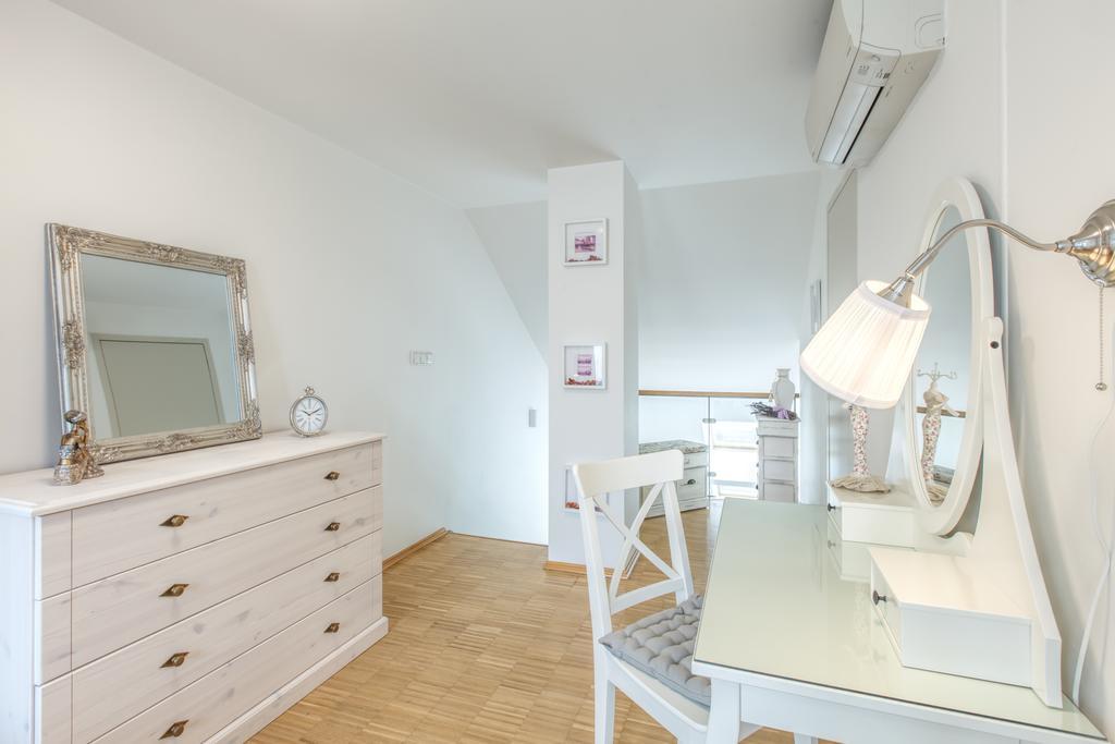 Modern Apartment Charvatova Prague Extérieur photo