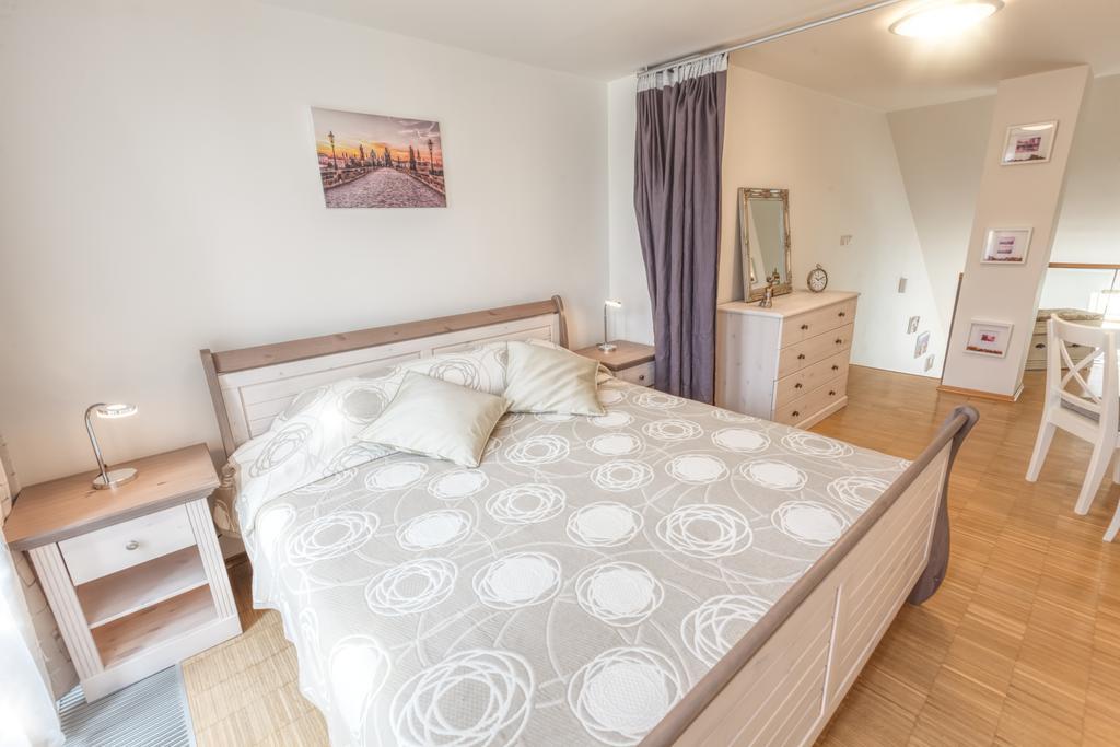 Modern Apartment Charvatova Prague Extérieur photo