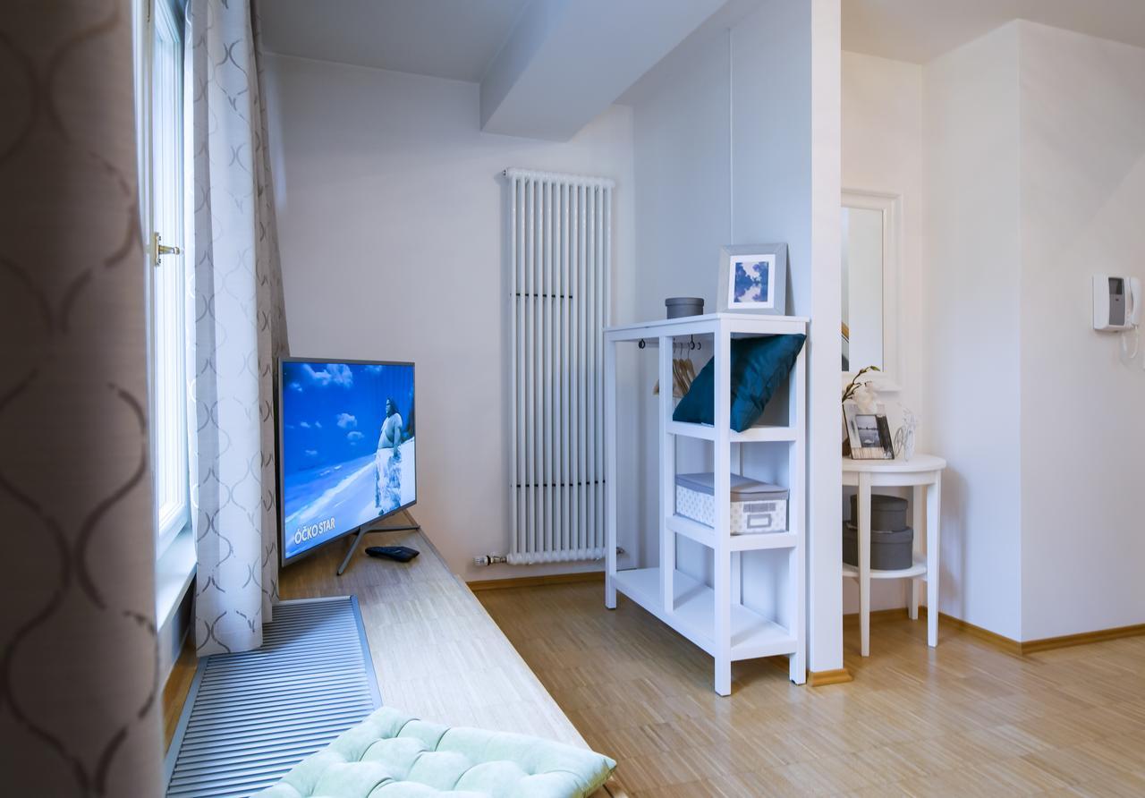 Modern Apartment Charvatova Prague Extérieur photo