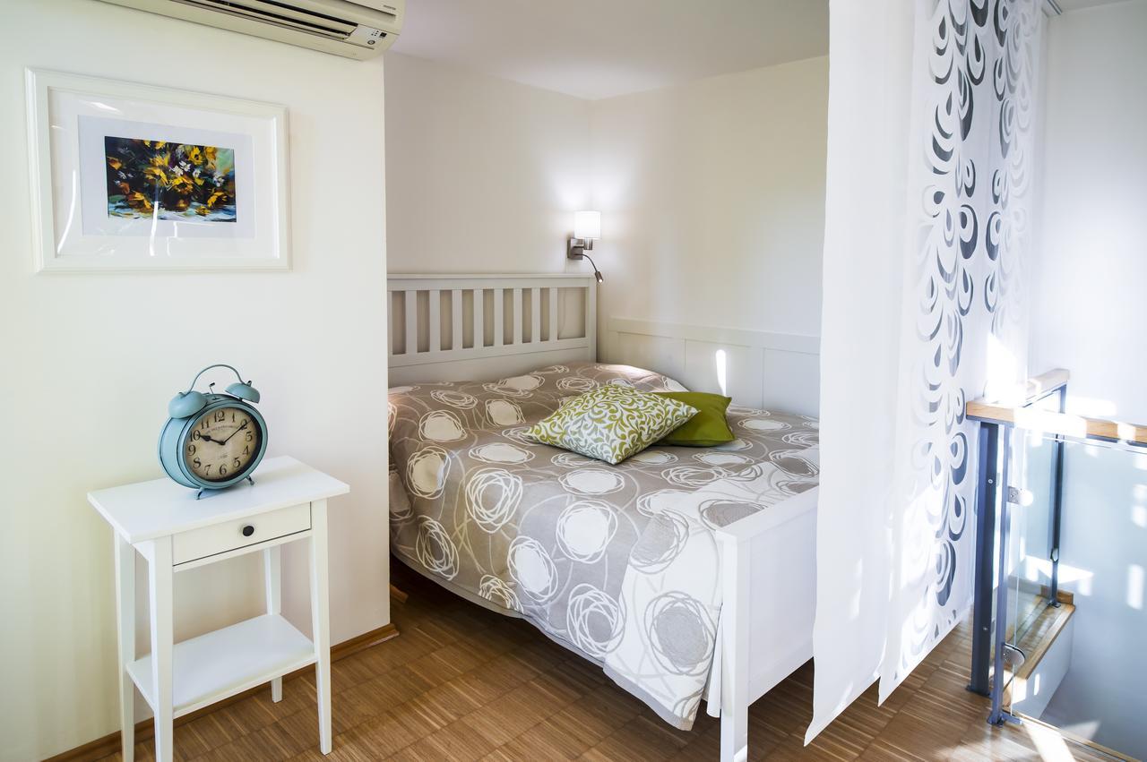 Modern Apartment Charvatova Prague Extérieur photo